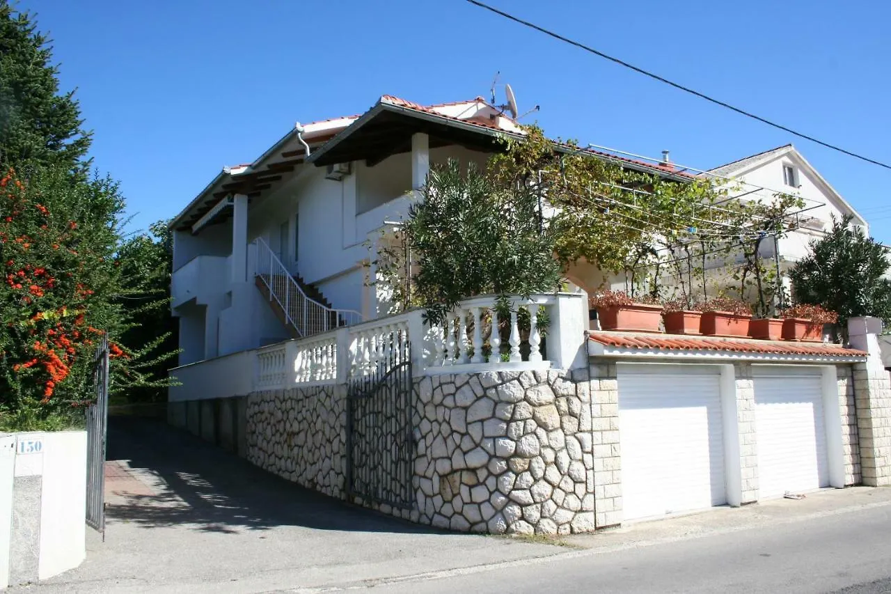 Apartments Galic location